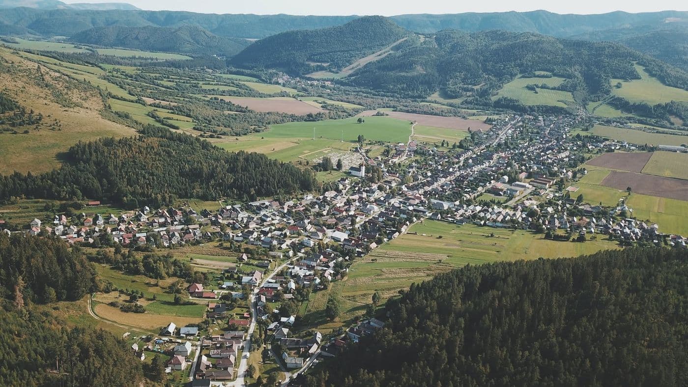 Pohorelá – pohľad na obec v srdci Horehronia